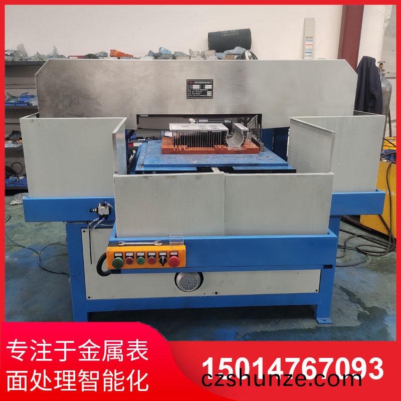 鋁材(cai)直(zhi)紋拉絲機生産供(gong)應